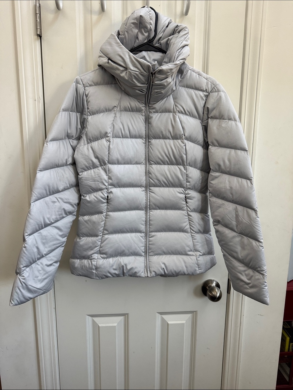 Patagonia Light Gray 🩶 Quilted Down Puffer Jacket with High Funnel Collar